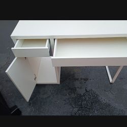 White Desk 
