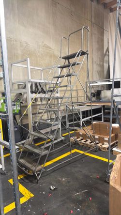 Industrial Rolling Safety Ladder with Platform