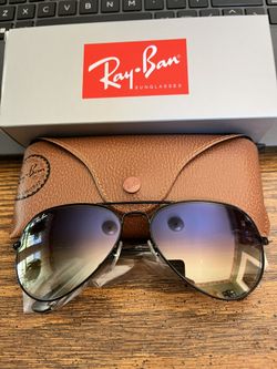 RAY BAN AVIATORS 58mm. BLACK FRAME w/ DARK BLUE GRADIENT LENSES. BRAND NEW & AUTHENTIC. 