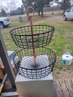2 tier round stand