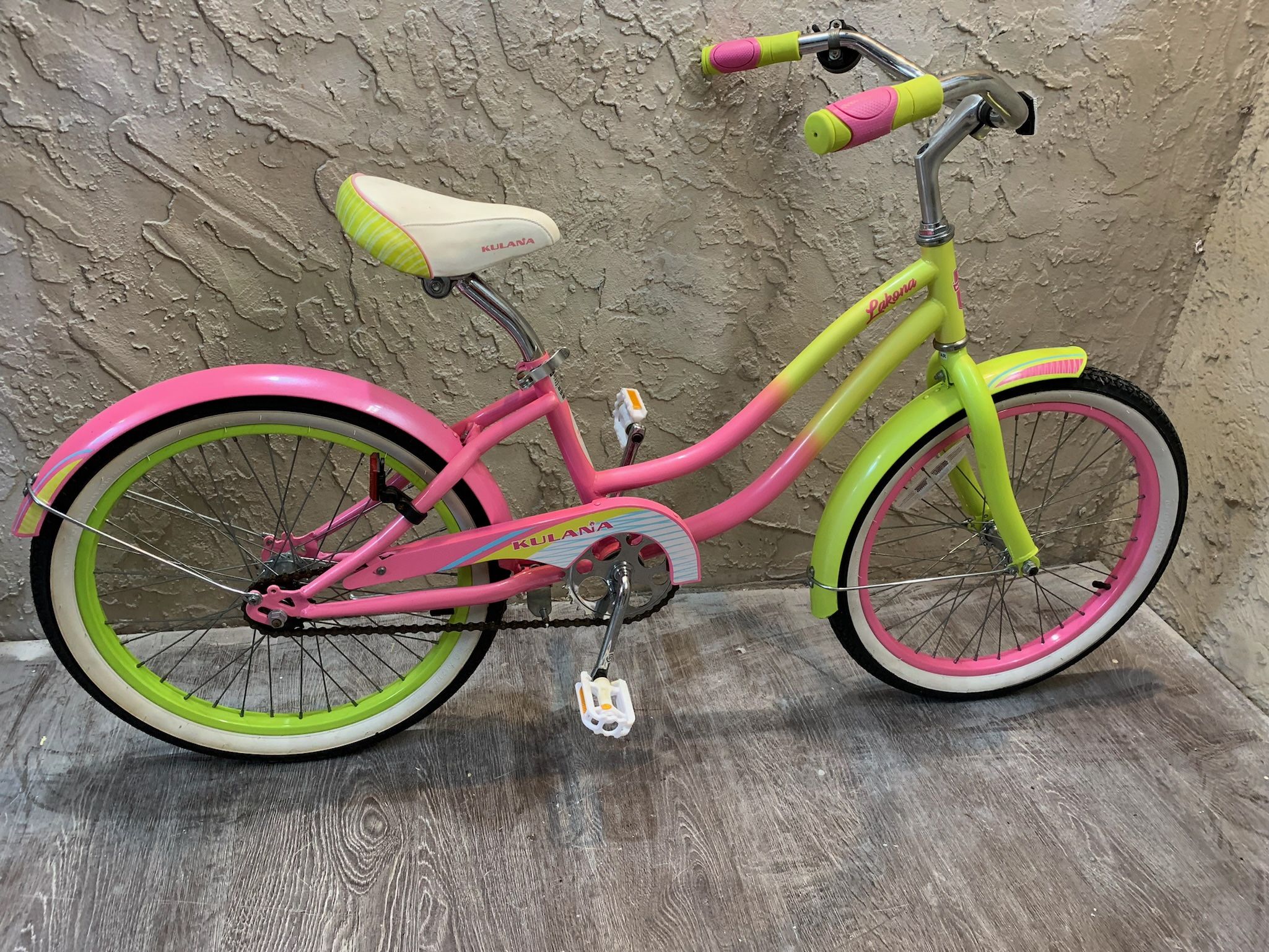 Kulana Lakona Youth Beach Cruiser Bike - 20 inch Girl’s Bike -Delivery for a Fee -See My Other Items😃