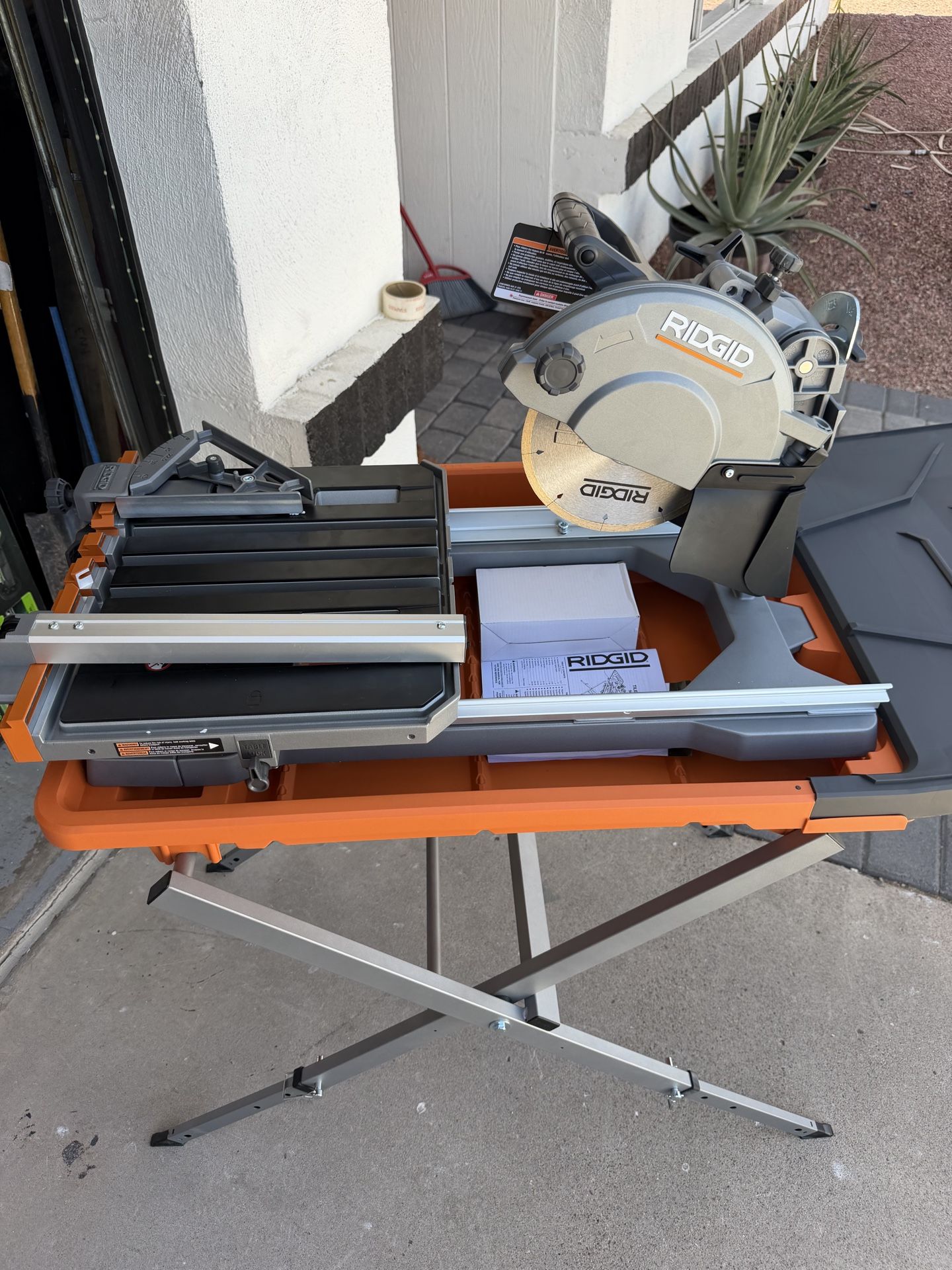 RIDGID 12 Amp 8 in. Blade Corded Wet Tile Saw with Extended Rip $400 BRAND NEW VERY FIRM ON THE PRICE THANKS