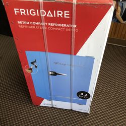 3.2 Cu Ft Retro Mini Fridge Blue New