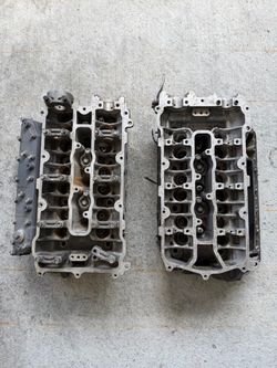 Yamaha F200 F225 F250 V6 3.3L Cylinder Head Left PORT or Right STBD 69J-11110 / 69J-11120