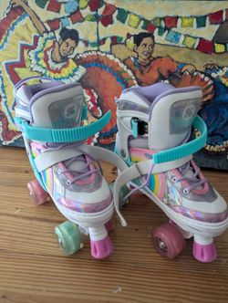 Little Girl Roller SKATES unused! With Pads!