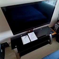 47" LG LED/LCD/3D TV / Z-Line stand, remote, and 3D Glasses


