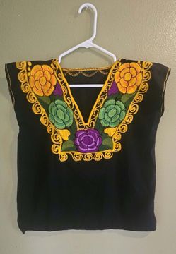 SMALL/ MEDIUM BLACK TOP WITH YELLOW TRIM