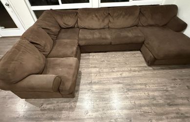 Large Brown U-Shaped Sectional Sofa w/ Chaise – Very Spacious