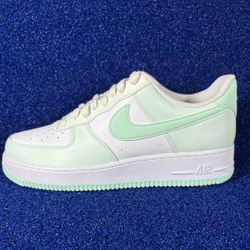 Men’s 10 Nike Forces
