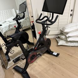 Peloton Bike (Original Model) – Excellent Condition