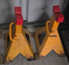Jack stands