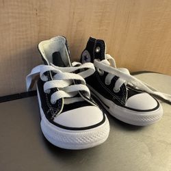 Converse Baby/Toddler Black and White Sneakers size 5
