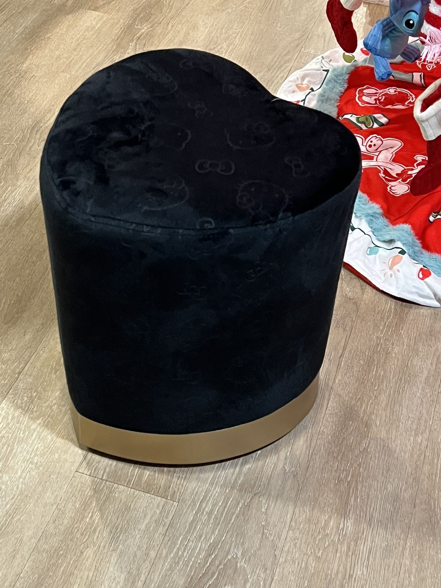 Hello Kitty Heart Shaped Chair