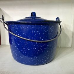 Vintage Grannite pail with lid