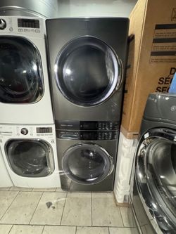 FLOOR MODEL !! ELECTROLUX STEAM 27" STACKABLE WASHER AND GAS DRYER