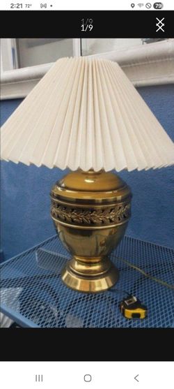 Vintage Used Big brass looking table lamp in gold