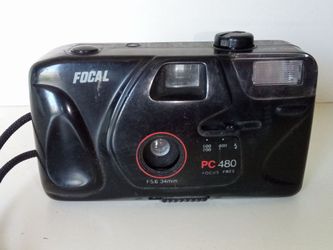 Vintage Focal PC-480 Motorized Flash Camera $3