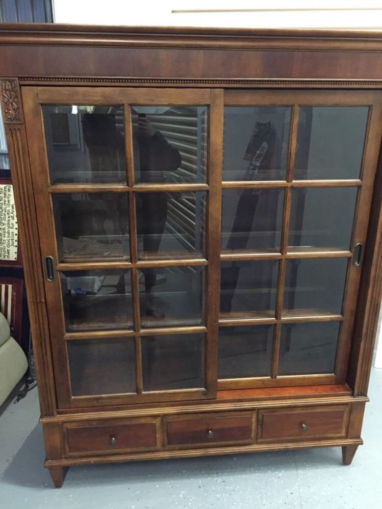 Ethan Allen Ashton Curio Cabinet