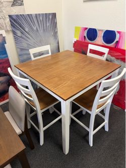 Dining table with 4 stools