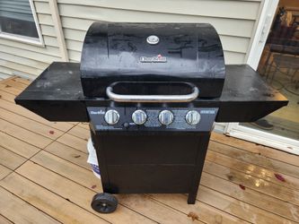 4-Burner Gas Grill