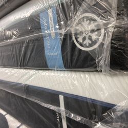 Tempurpedic Queen Mattress