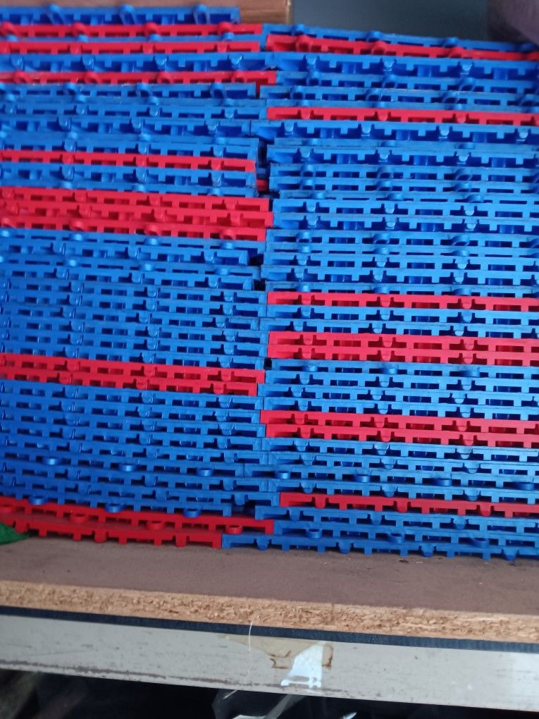 Interlocking Squares