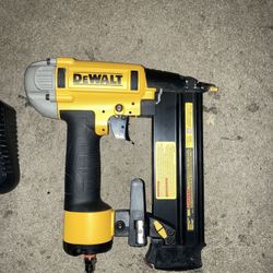 Dewalt 18g Brad Nailer