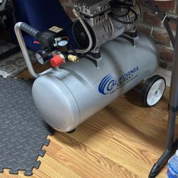 8 Gallon Air Compressor 