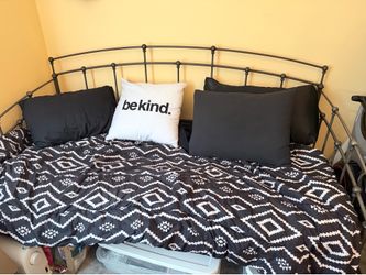 Day Bed- Metal