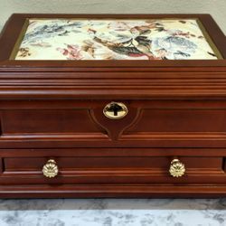 VICTORIAN STYLE WOODEN JEWELRY BOX 
