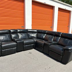 RECLINER SECTIONAL COUCH BLACK/ LEATHER/ IN GREAT CONDITION/ DELIVERY NEGOTIABLE