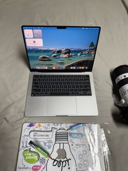 MacBook Pro 14” M5 / 32GB RAM / 2TB SSD / Like New / 7 Battery Cycles