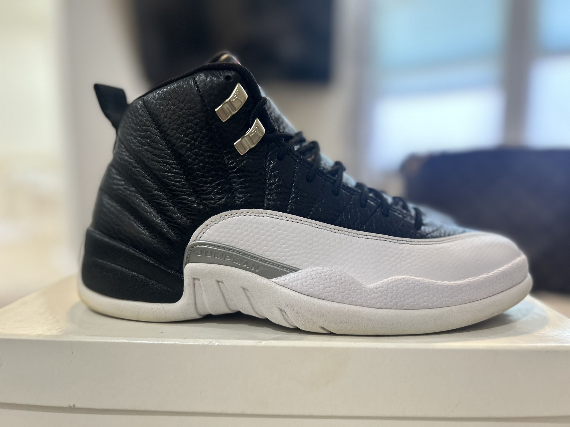 Air Jordan Retro 12s.  Size 9m.   99$ Obo