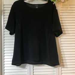 Women’s Black Top (size 1X)