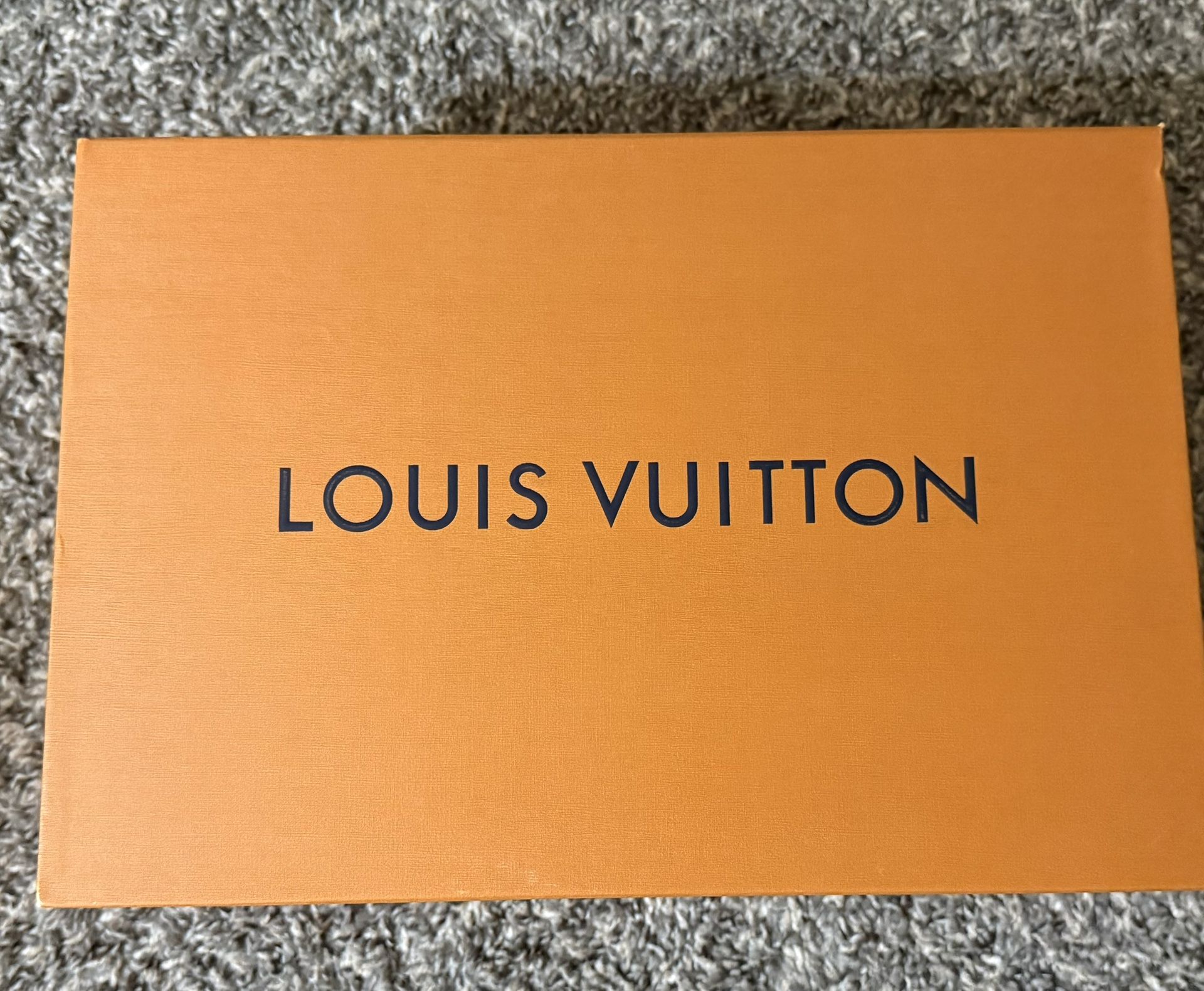 LOUIS VUITTON