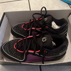 KD 16 Size 10. Brand New HMU For Offer
