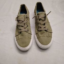 Malibu pufferfish, size 9. Excellent