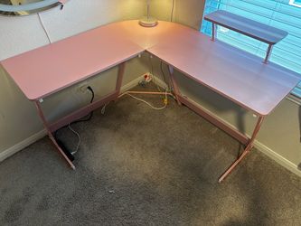 PINK GAMING DESK