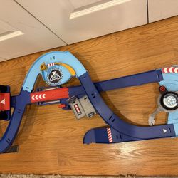 Lighting McQueen Race Track 