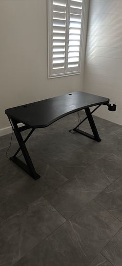 DPS gaming desk