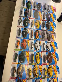 Hot wheels Lot of 49 1:64 scale