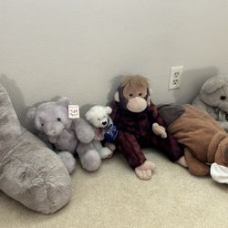 Beautiful Stuff Animals And Bed Rest Pillow