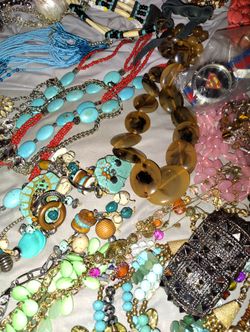 1500 Jewelry Piece Collection Necklaces Bracelets Weiss Taffarri 