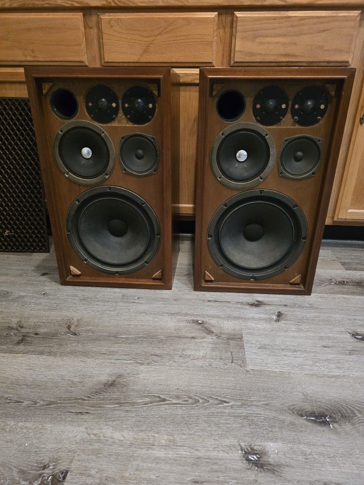 Vintage Sansui SP 1500 Speakers