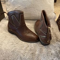 Ugg Leather Boots Size 6
