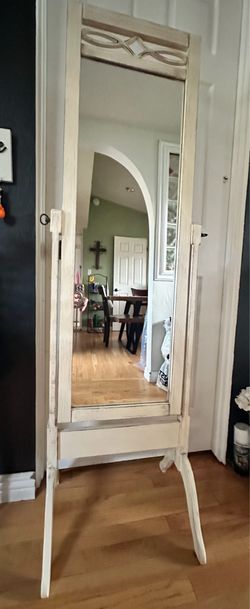 Standing mirror