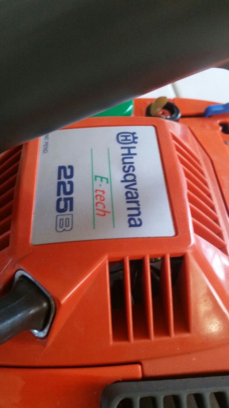 Husqvarna 225B Gas Powered Leaf Blower 27cc Etech STARTS QUICK for