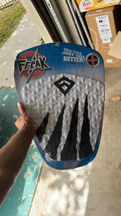Surfboard traction pad