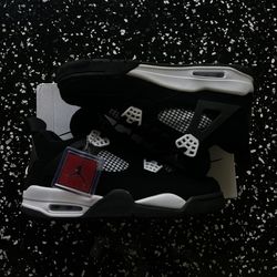 Jordan 4 “White Thunder”