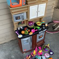 Step 2 Kitchen As Is Acsesories Included $55